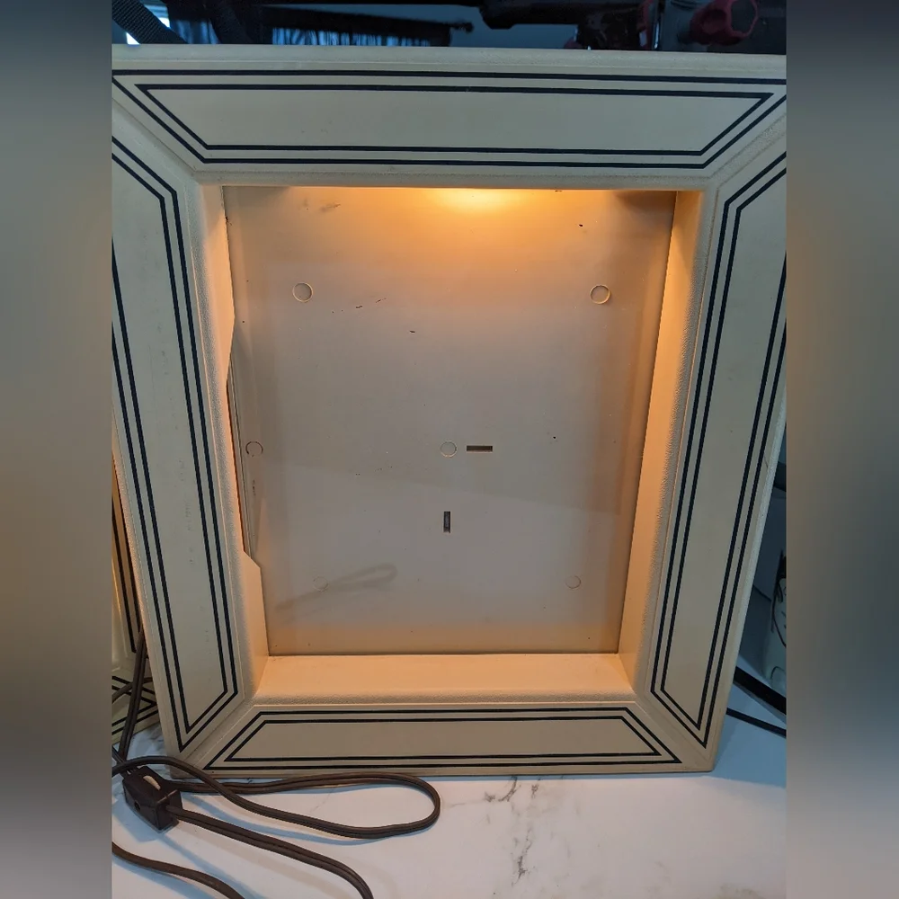 SOLD Vintage Underwriters Laboratories Illuminated Picture Frames 8x10 Set of 2 - Picture 2 of 10